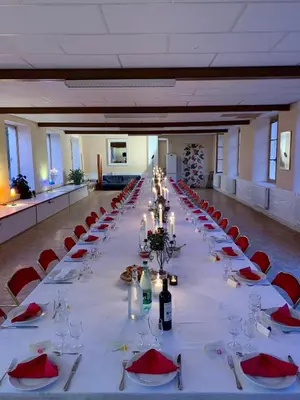 Restaurant ou autre lieu de restauration dans l'établissement Beautiful country house located 50min from Paris Eiffel Tour - Demeure d'exception à 50min de Paris Tour Eiffel