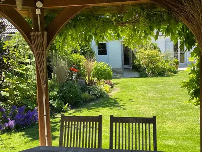 Jardin de l'établissement Gîte HIRONDELLE - PARKING PRIVÉ