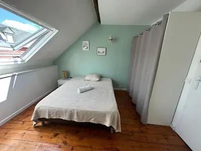 Un ou plusieurs lits dans un hébergement de l'établissement Amiénoise 5 chambres proche Centre Ville