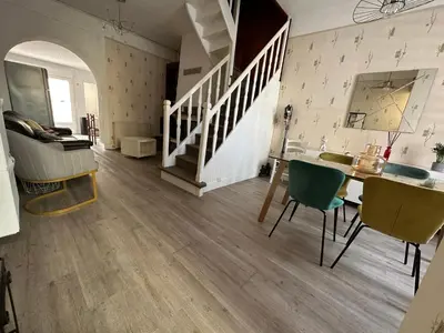 Coin salon dans l'établissement Amiénoise 5 chambres proche Centre Ville