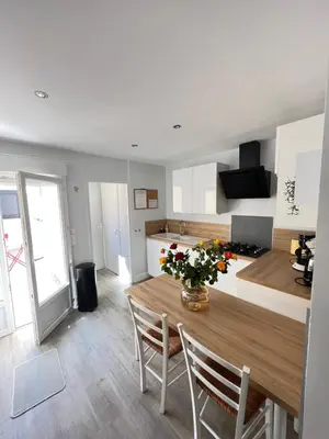 Cuisine ou kitchenette dans l'établissement Amiénoise 5 chambres proche Centre Ville