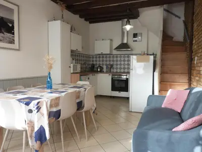 Cuisine ou kitchenette dans l'établissement Maison Atypique pêcheur DIEPPE 6 personnes et bébé proche bord de mer