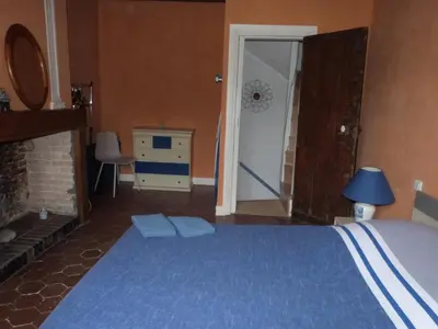 Un ou plusieurs lits dans un hébergement de l'établissement Maison Atypique pêcheur DIEPPE 6 personnes et bébé proche bord de mer
