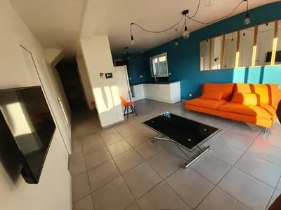 Télévision ou salle de divertissement dans l'établissement Granne de Lin RDC