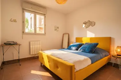 Un ou plusieurs lits dans un hébergement de l'établissement Appartement avec Jardin et Terrasse près de Paris