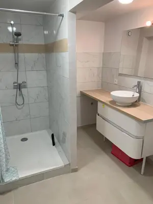 Salle de bains dans l'établissement maison 3 pièces