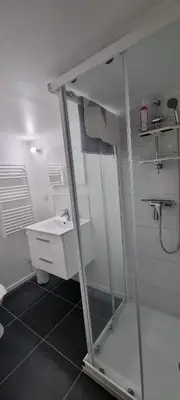 Salle de bains dans l'établissement CosyRouen bouquet parking gratuit