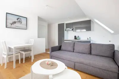 Coin salon dans l'établissement GRAND CONFORT, Appartement Osny