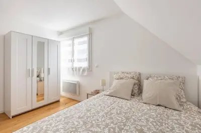Un ou plusieurs lits dans un hébergement de l'établissement GRAND CONFORT, Appartement Osny