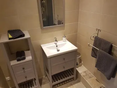 Salle de bains dans l'établissement Domaine de karoli