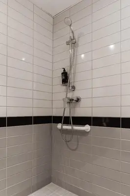 Salle de bains dans l'établissement ibis Budget Le Treport Mers Les Bains