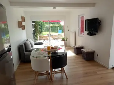 Télévision ou salle de divertissement dans l'établissement CHARMANTE MAISON PRES DE DIEPPE