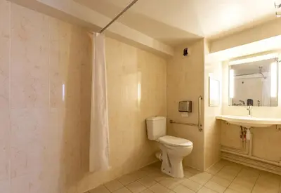 Salle de bains dans l'établissement B&B HOTEL Dieppe