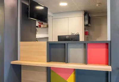 Télévision ou salle de divertissement dans l'établissement B&B HOTEL Dieppe