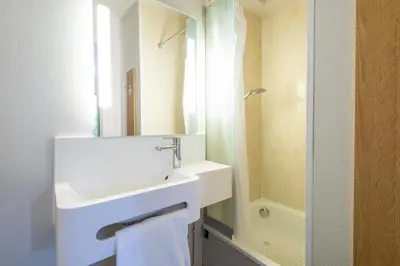 Salle de bains dans l'établissement B&B HOTEL Dieppe