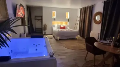 Un ou plusieurs lits dans un hébergement de l'établissement Escapade en amoureux loft de charme jacuzzi et jardin privé proche Paris