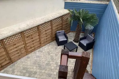 Coin salon dans l'établissement GITE SAINTE MARIE MADELEINE DOMONT 7 PERSONNES, non adapté aux PMR