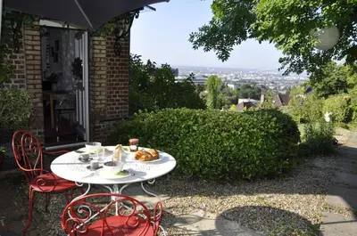 Jardin de l'établissement Le Pavillon Bellevue