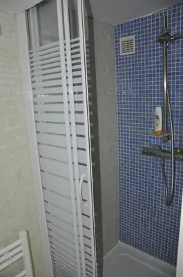 Salle de bains dans l'établissement Le Pavillon Bellevue