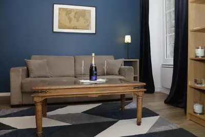Coin salon dans l'établissement Suite Cosy Flat - Hyper-Centre avec sauna privatif