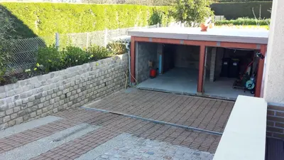 Plan de l'établissement 3 chambres privées dans un jardin d'hiver, garage voiture, vélos, motos
