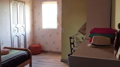 Un ou plusieurs lits dans un hébergement de l'établissement 3 chambres privées dans un jardin d'hiver, garage voiture, vélos, motos