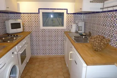 Cuisine ou kitchenette dans l'établissement LA MADELON à Lyons la Forêt