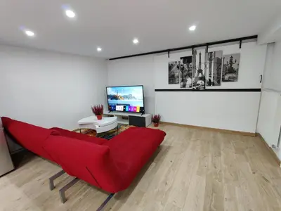Télévision ou salle de divertissement dans l'établissement F2 Parking privé, Wi-Fi Netflix