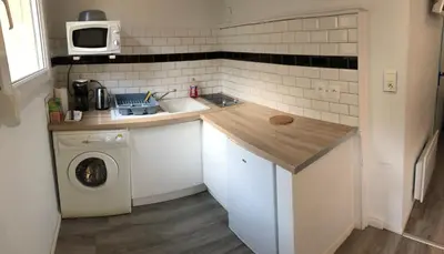 Cuisine ou kitchenette dans l'établissement Studio proche des falaises, du port et des plages