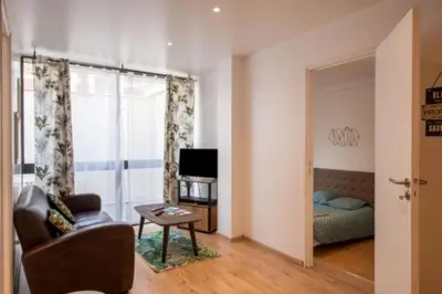 Télévision ou salle de divertissement dans l'établissement Charmant Dieppois, 2 chambres, centre ville