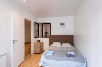 Un ou plusieurs lits dans un hébergement de l'établissement Charmant Dieppois, 2 chambres, centre ville