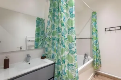 Salle de bains dans l'établissement Charmant Dieppois, 2 chambres, centre ville