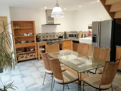 Cuisine ou kitchenette dans l'établissement L'Abaca 27