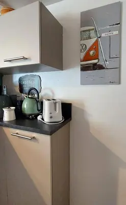 Cuisine ou kitchenette dans l'établissement La petite Dieppoise 3 étoiles meublé de tourisme Entre plage et port