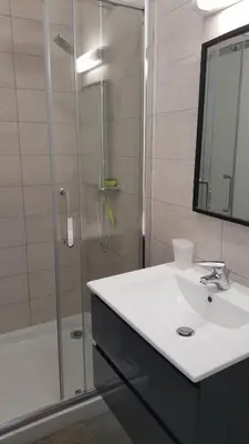Salle de bains dans l'établissement Git'appart