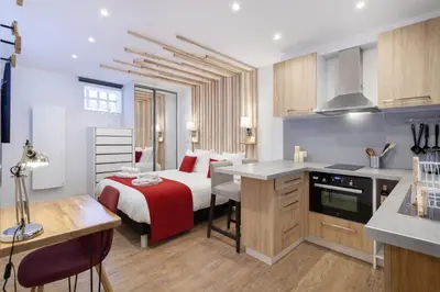 Cuisine ou kitchenette dans l'établissement Les studios de la faisanderie