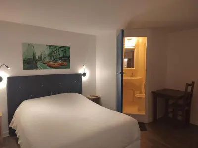 Un ou plusieurs lits dans un hébergement de l'établissement FASTHOTEL PARIS OUEST BOUAFLE
