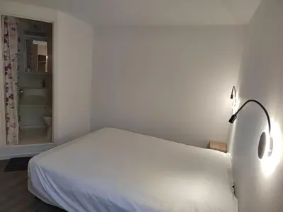 Un ou plusieurs lits dans un hébergement de l'établissement FASTHOTEL PARIS OUEST BOUAFLE