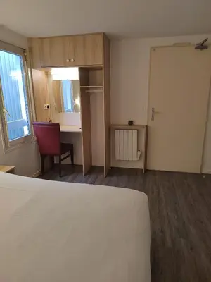 Un ou plusieurs lits dans un hébergement de l'établissement FASTHOTEL PARIS OUEST BOUAFLE