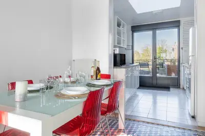 Télévision ou salle de divertissement dans l'établissement Maison Famille-Confort-Terrasse Jardin-Vue Cathédrale