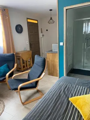 Coin salon dans l'établissement Gîte L'EAU VIVE