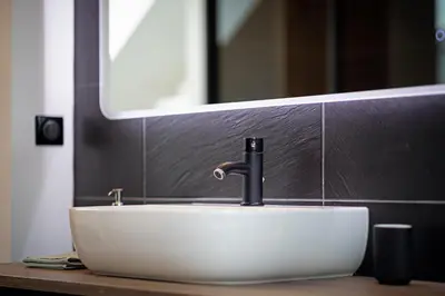 Salle de bains dans l'établissement Gîte Serenida