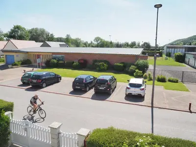 Vélo sur le terrain de l'établissement La Chambre Claire ou dans les environs
