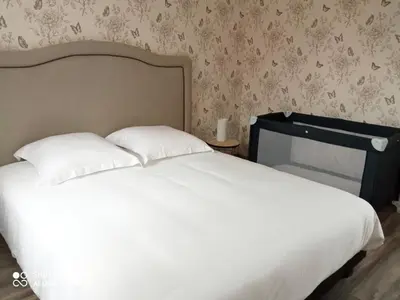Un ou plusieurs lits dans un hébergement de l'établissement Villa la Vie, Maison entière pour 4 personnes, avec extérieur, Tout inclus, ménage, linge, wifi