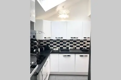Cuisine ou kitchenette dans l'établissement Villa la Vie, Maison entière pour 4 personnes, avec extérieur, Tout inclus, ménage, linge, wifi