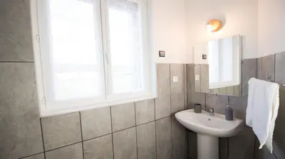 Salle de bains dans l'établissement Appartel 76 Dieppe