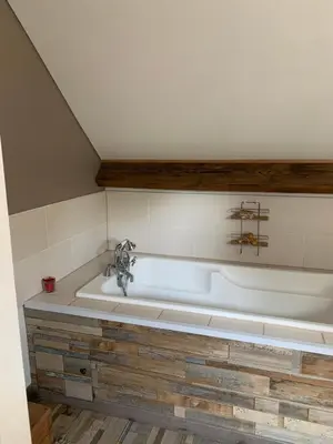Salle de bains dans l'établissement Jojo House Les Damps n 12