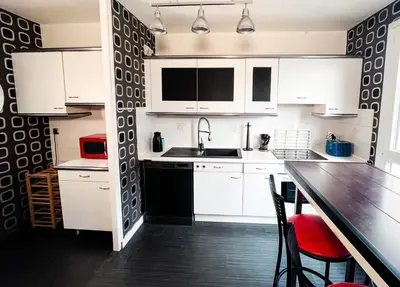 Cuisine ou kitchenette dans l'établissement EDEN APPART - 3 PIECES - 6 PERS dans une résidence calme