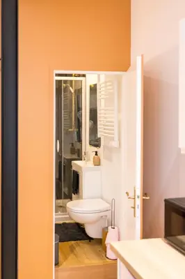 Salle de bains dans l'établissement L'Autel La Crypte Mystérieuse de Rouen - sauna & balnéo
