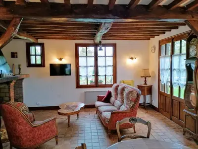 Télévision ou salle de divertissement dans l'établissement Maison entière la longe'yeres